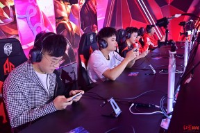 华体会体育-RNG横扫MAD，CoreJJ团战一打五小组赛3:1（成都）的简单介绍