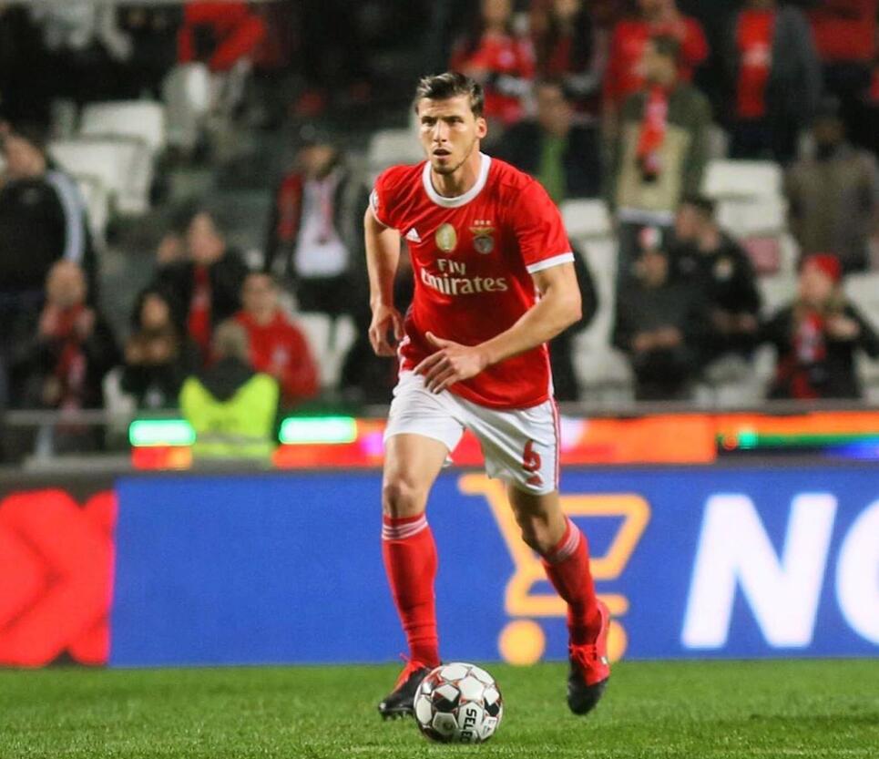 华体会下载-关于本菲卡轻取曼城，莫德里奇乌龙送礼欧联杯的信息  第1张