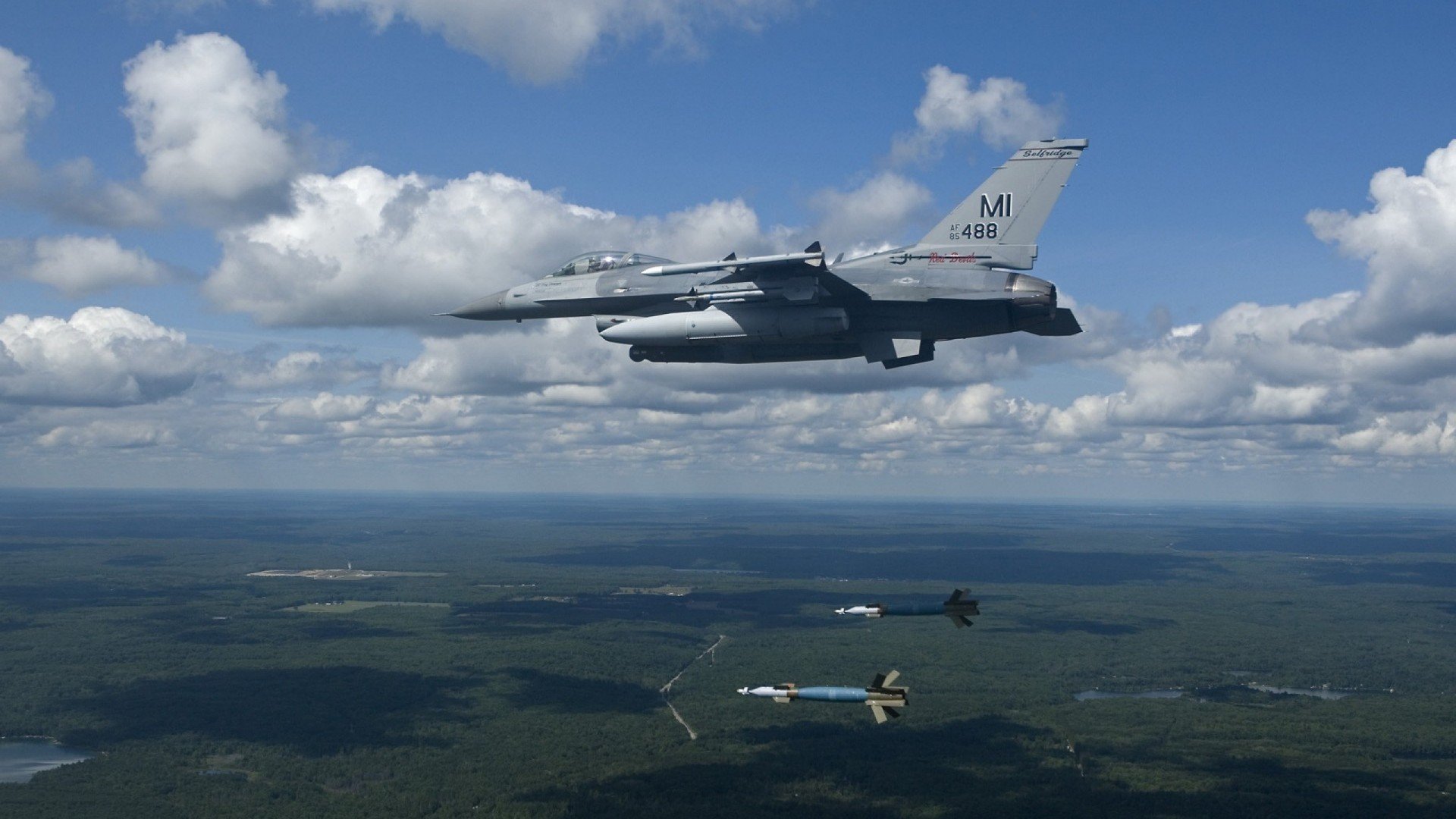 华体会下载-同步率崩塌，F1揭幕战与洪都拉斯横扫瑞典的离奇一日  第2张